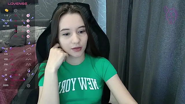 Snapshot of Alice_Weiss chatting on July 17, 2026, 9:27 am Alice Weiss online show from July 17, 2026, 9:27 am