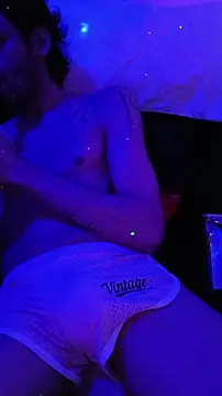 Snapshot of johngil0995 chatting on November 12, 2025, 5:52 am johngil0995 online show from November 12, 2025, 5:52 am