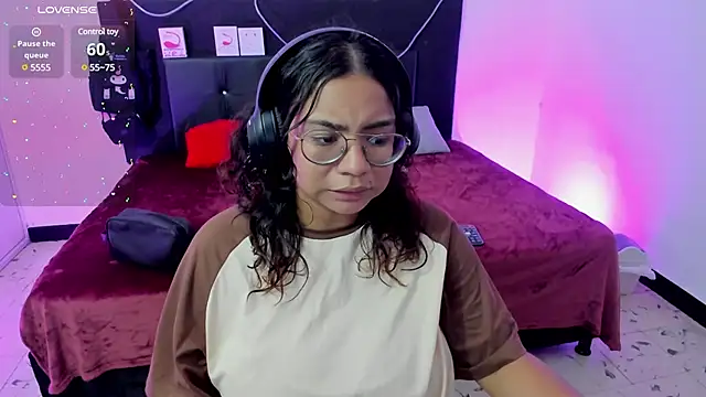 Snapshot of im_angels77 chatting on February 21, 2025, 1:44 am im angels77 online show from February 21, 2025, 1:44 am