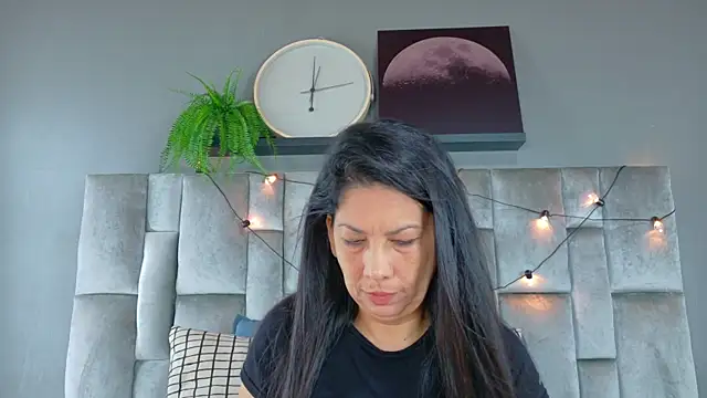 JaylaScott   online show from April 7, 2026, 11:43 am