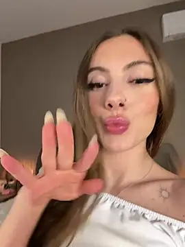 FrancescaNappi online show from February 3, 2025, 8:35 pm