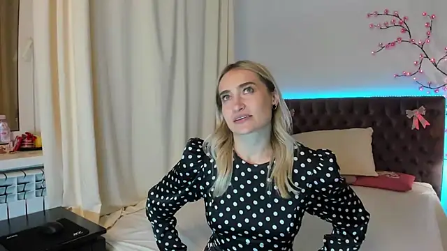 KateOwyns online show from May 18, 2026, 11:49 am