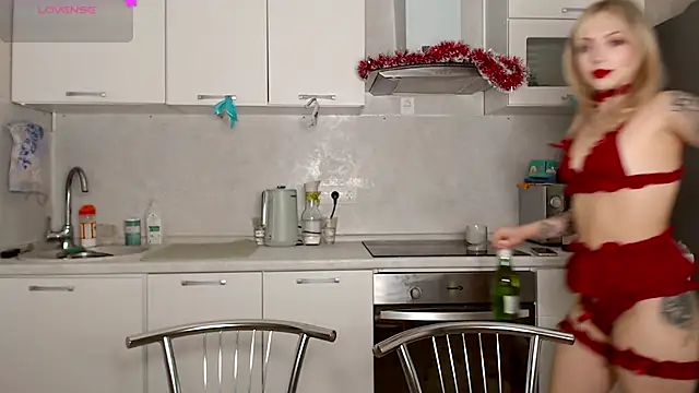 Red  Candy online show from December 31, 2024, 1:52 pm