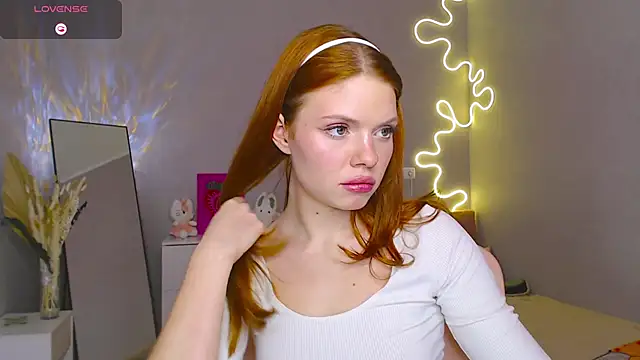 Red  Candy online show from March 6, 2025, 3:35 pm