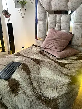 mariana cruzz online show from December 22, 2025, 7:33 pm