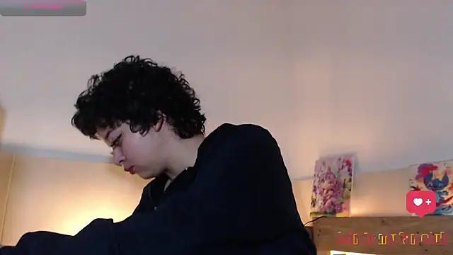 Snapshot of Bitsy_Messy chatting on October 17, 2025, 8:33 pm Bitsy Messy online show from October 17, 2025, 8:33 pm