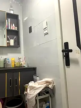 Snapshot of Aimeil chatting on October 9, 2025, 2:04 pm Aimeil online show from October 9, 2025, 2:04 pm