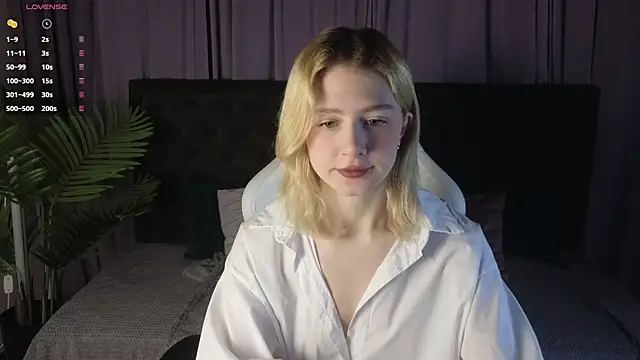 jenny bunny  online show from March 6, 2025, 1:27 am