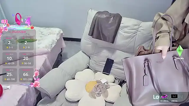 Feifei-cn online show from October 20, 2025, 12:22 am