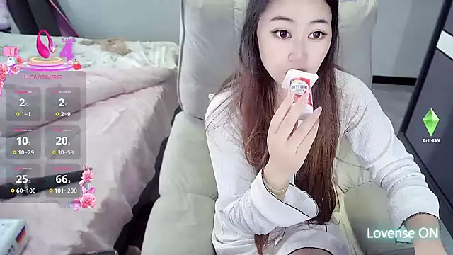 Feifei-cn online show from October 26, 2025, 1:55 am