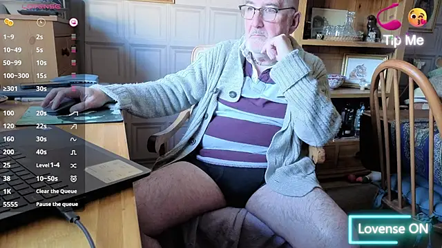 Adamdaddybear online show from October 24, 2025, 1:51 pm