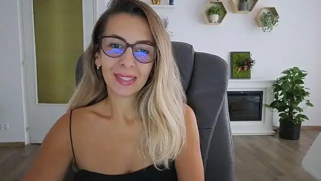 SukyGirl online show from September 17, 2025, 10:39 am