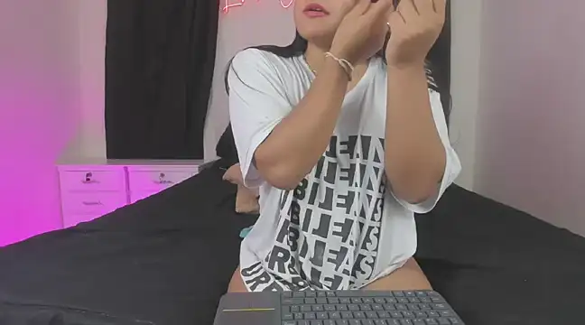 lindacastro02 online show from March 5, 2025, 12:16 am