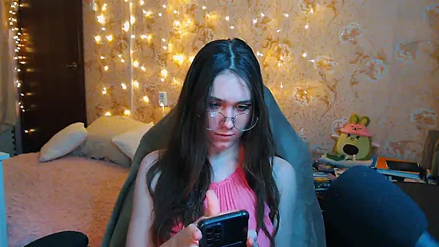 fluffy kitty  online show from January 7, 2026, 7:27 pm