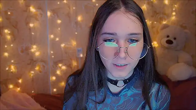 fluffy kitty  online show from February 26, 2026, 7:57 pm