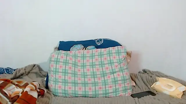 SallyMkn online show from October 18, 2025, 1:23 pm