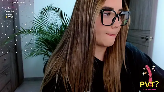 Lucia star   online show from March 24, 2026, 11:43 pm