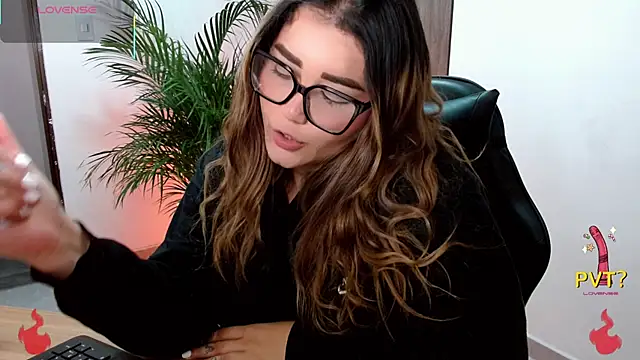 Snapshot of Lucia_star__ chatting on June 16, 2026, 2:03 am Lucia star online show from June 16, 2026, 2:03 am
