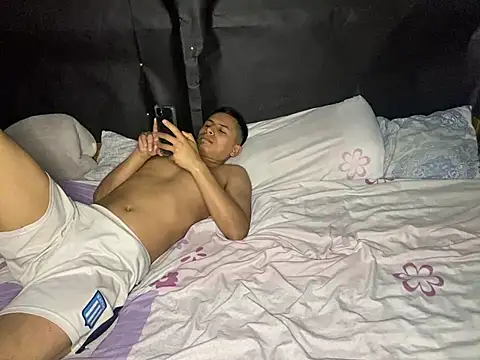 Snapshot of Romax2 chatting on January 14, 2025, 4:47 am Romax2 online show from January 14, 2025, 4:47 am