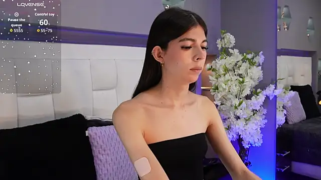 Snapshot of CuteAri chatting on November 2, 2025, 8:33 pm CuteAri online show from November 2, 2025, 8:33 pm