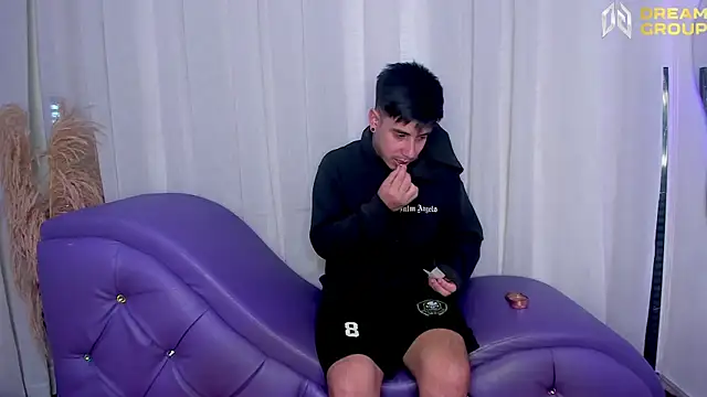 Snapshot of Yourslust_ chatting on October 20, 2025, 1:55 pm Yourslust online show from October 20, 2025, 1:55 pm