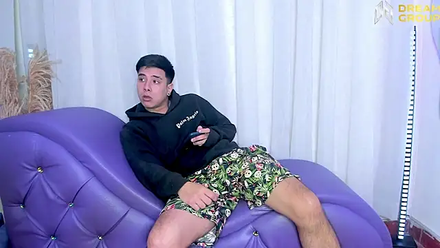 Snapshot of Yourslust_ chatting on October 24, 2025, 1:18 pm Yourslust online show from October 24, 2025, 1:18 pm