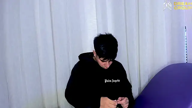 Snapshot of Yourslust_ chatting on October 27, 2025, 8:13 pm Yourslust online show from October 27, 2025, 8:13 pm