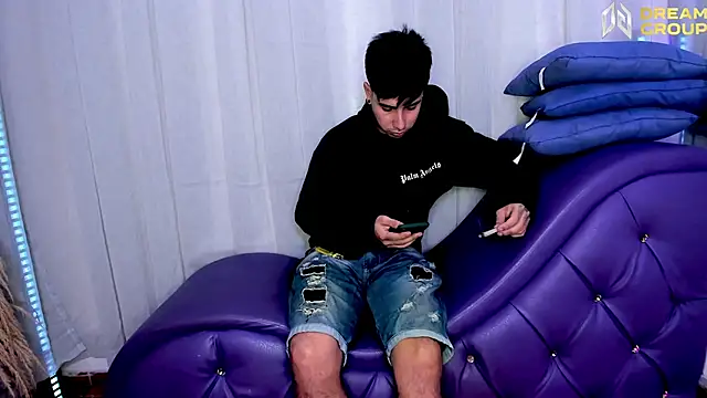 Snapshot of Yourslust_ chatting on October 31, 2025, 10:00 pm Yourslust online show from October 31, 2025, 10:00 pm