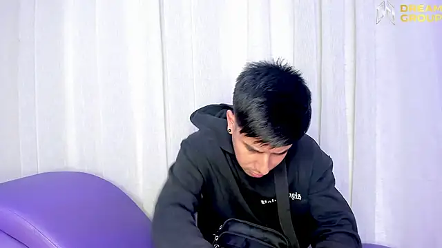 Snapshot of Yourslust_ chatting on November 2, 2025, 1:24 pm Yourslust online show from November 2, 2025, 1:24 pm