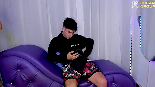 Snapshot of Yourslust_ chatting on November 3, 2025, 1:34 pm Yourslust online show from November 3, 2025, 1:34 pm