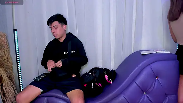 Snapshot of Yourslust_ chatting on November 7, 2025, 7:58 pm Yourslust online show from November 7, 2025, 7:58 pm