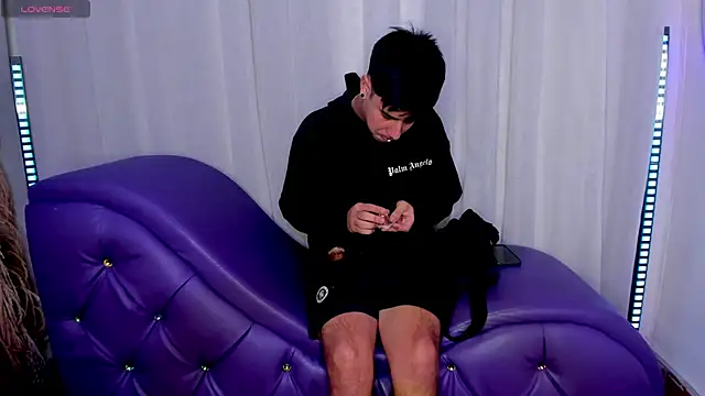 Snapshot of Yourslust_ chatting on November 8, 2025, 1:33 pm Yourslust online show from November 8, 2025, 1:33 pm