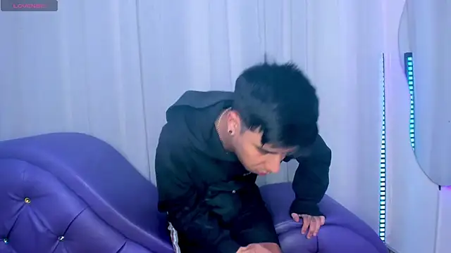 Snapshot of Yourslust_ chatting on November 9, 2025, 1:42 pm Yourslust online show from November 9, 2025, 1:42 pm