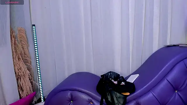 Snapshot of Yourslust_ chatting on November 10, 2025, 7:57 pm Yourslust online show from November 10, 2025, 7:57 pm