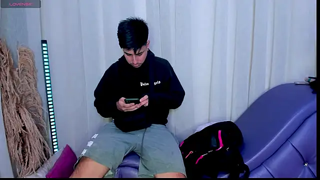 Snapshot of Yourslust_ chatting on November 17, 2025, 7:41 pm Yourslust online show from November 17, 2025, 7:41 pm