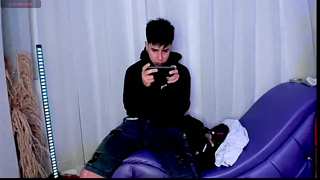 Snapshot of Yourslust_ chatting on November 20, 2025, 7:35 pm Yourslust online show from November 20, 2025, 7:35 pm