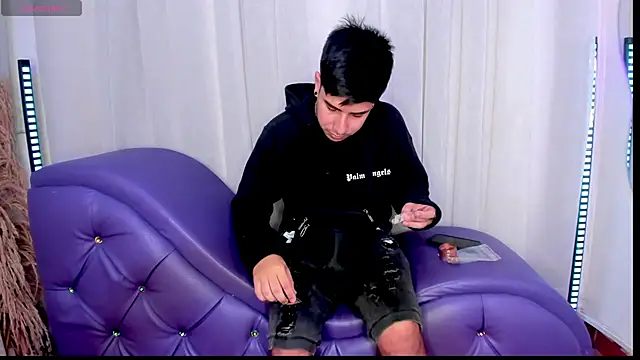 Snapshot of Yourslust_ chatting on November 23, 2025, 1:33 pm Yourslust online show from November 23, 2025, 1:33 pm