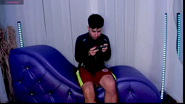 Snapshot of Yourslust_ chatting on December 5, 2025, 12:25 pm Yourslust online show from December 5, 2025, 12:25 pm