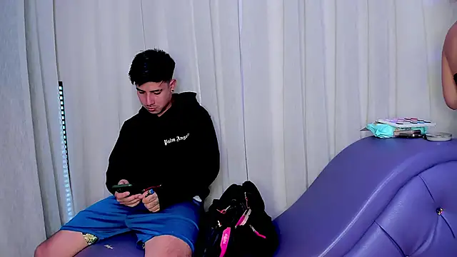 Snapshot of Yourslust_ chatting on January 5, 2026, 7:50 pm Yourslust online show from January 5, 2026, 7:50 pm