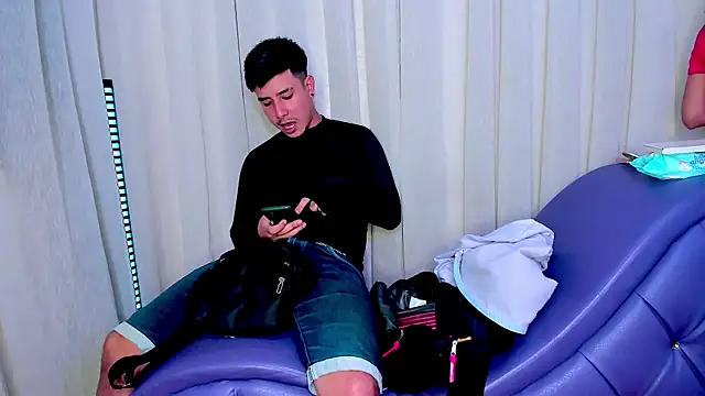 Snapshot of Yourslust_ chatting on January 7, 2026, 7:38 pm Yourslust online show from January 7, 2026, 7:38 pm