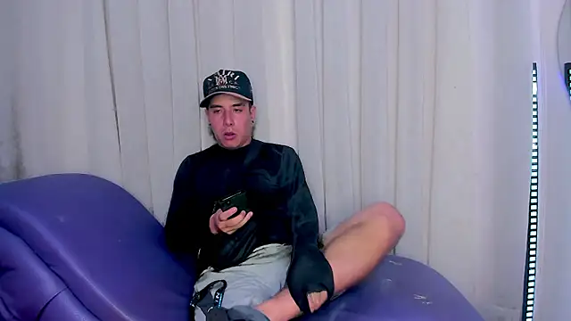 Snapshot of Yourslust_ chatting on January 15, 2026, 10:13 pm Yourslust online show from January 15, 2026, 10:13 pm