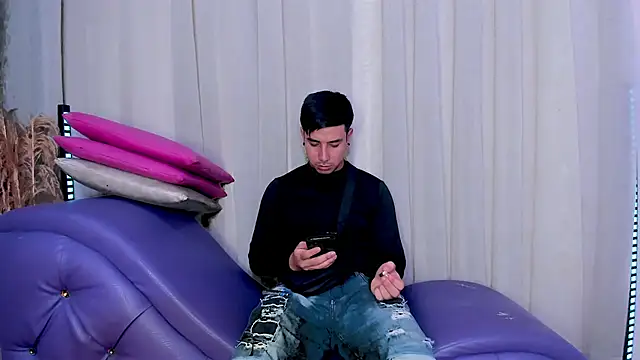 Snapshot of Yourslust_ chatting on January 18, 2026, 12:31 pm Yourslust online show from January 18, 2026, 12:31 pm