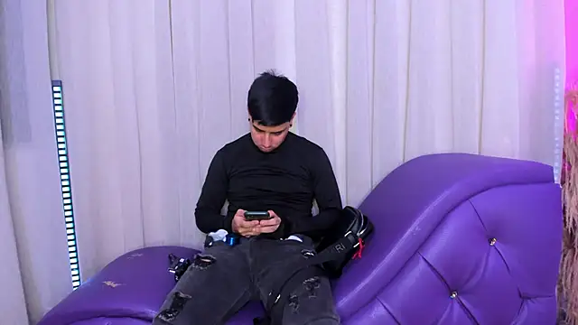 Snapshot of Yourslust_ chatting on February 6, 2026, 12:30 pm Yourslust online show from February 6, 2026, 12:30 pm