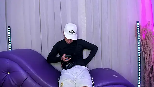 Snapshot of Yourslust_ chatting on February 8, 2026, 12:08 pm Yourslust online show from February 8, 2026, 12:08 pm