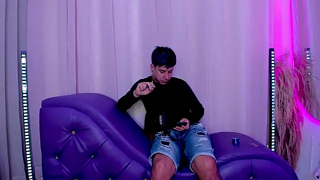 Snapshot of Yourslust_ chatting on February 15, 2026, 12:47 pm Yourslust online show from February 15, 2026, 12:47 pm