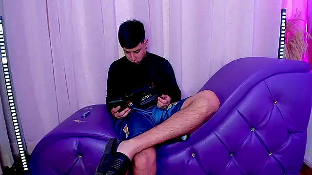 Snapshot of Yourslust_ chatting on February 19, 2026, 1:29 pm Yourslust online show from February 19, 2026, 1:29 pm