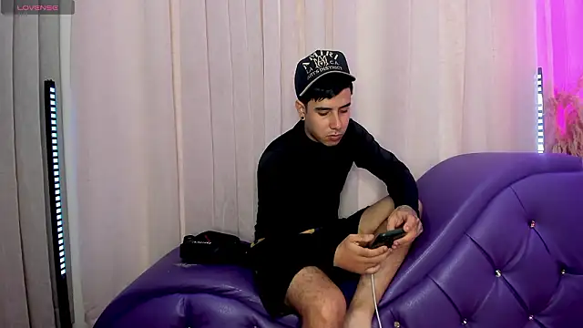 Snapshot of Yourslust_ chatting on March 5, 2026, 1:51 pm Yourslust online show from March 5, 2026, 1:51 pm