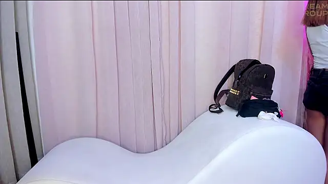 Snapshot of Yourslust_ chatting on March 17, 2026, 8:12 pm Yourslust online show from March 17, 2026, 8:12 pm