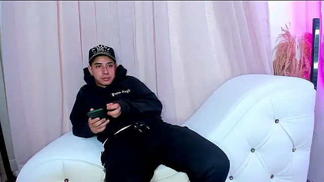 Snapshot of Yourslust_ chatting on March 21, 2026, 2:05 am Yourslust online show from March 21, 2026, 2:05 am