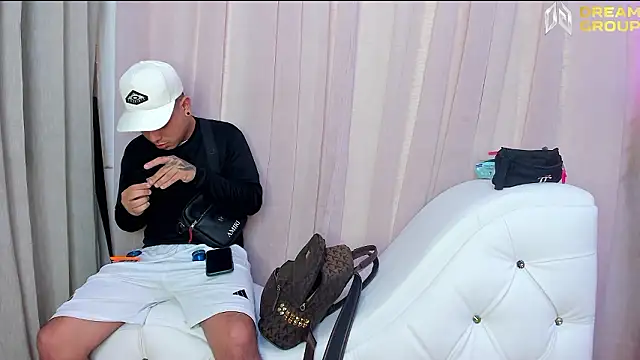 Snapshot of Yourslust_ chatting on March 27, 2026, 8:08 pm Yourslust online show from March 27, 2026, 8:08 pm